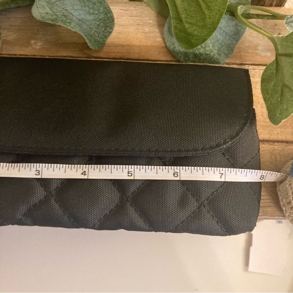 TRAVELON SAFE ID RFID BLOCKING PROTECT YOUR IDENTITY QUILTED WRISTLET NEW - Picture 8 of 13